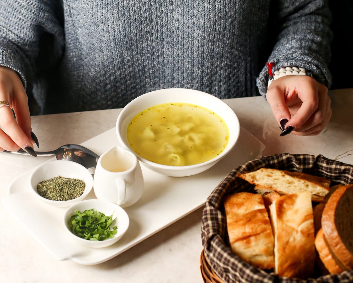 Sopa de pollo para enfermos: ¿Por qué nos hace sentir tan bien cuando estamos mal?
